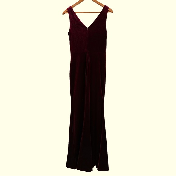 Revelry Dawson Velvet Dress in Burgundy Side Gathering and Built in Bra size 6 - Picture 3 of 8